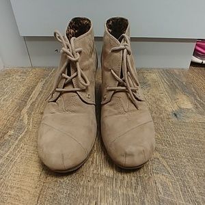 Tom like tan wedge shoes